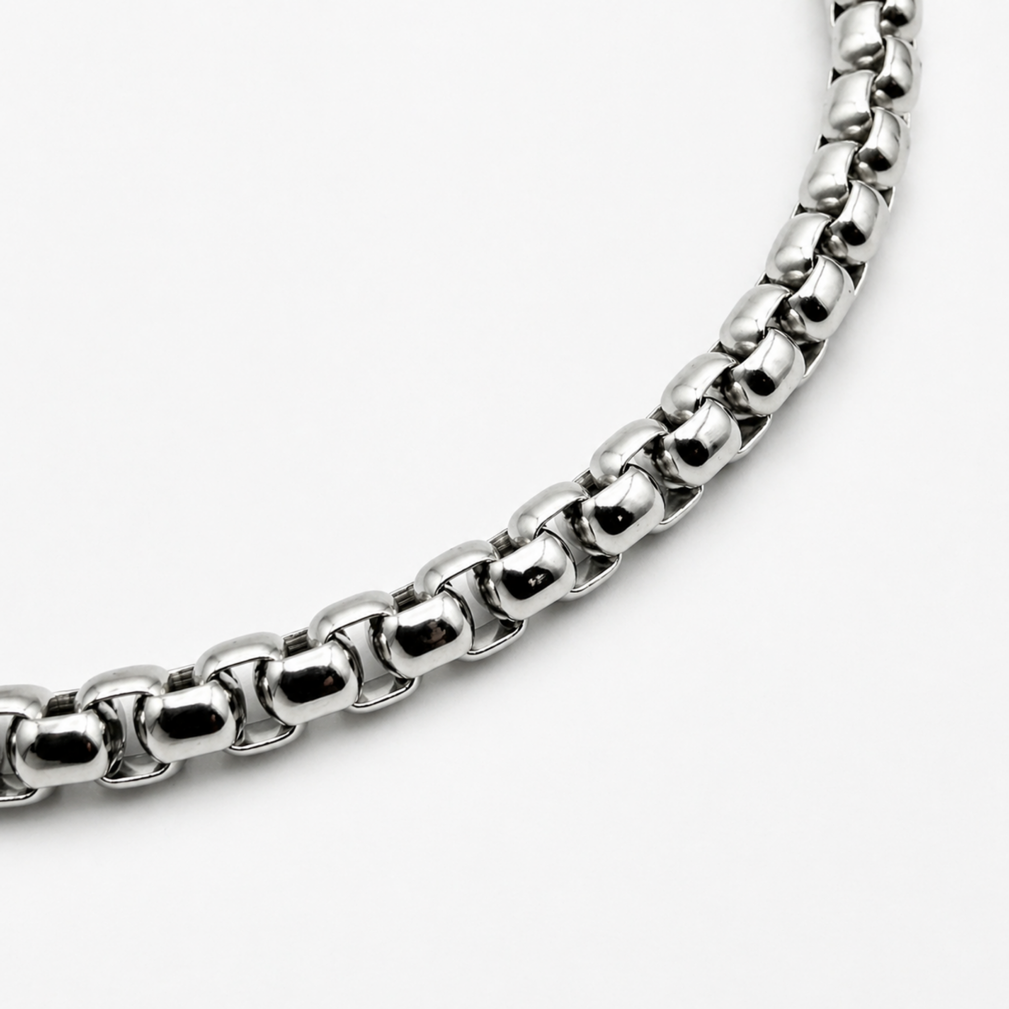 Close up of stainless steel 6mm rounded box chain showing rounded links