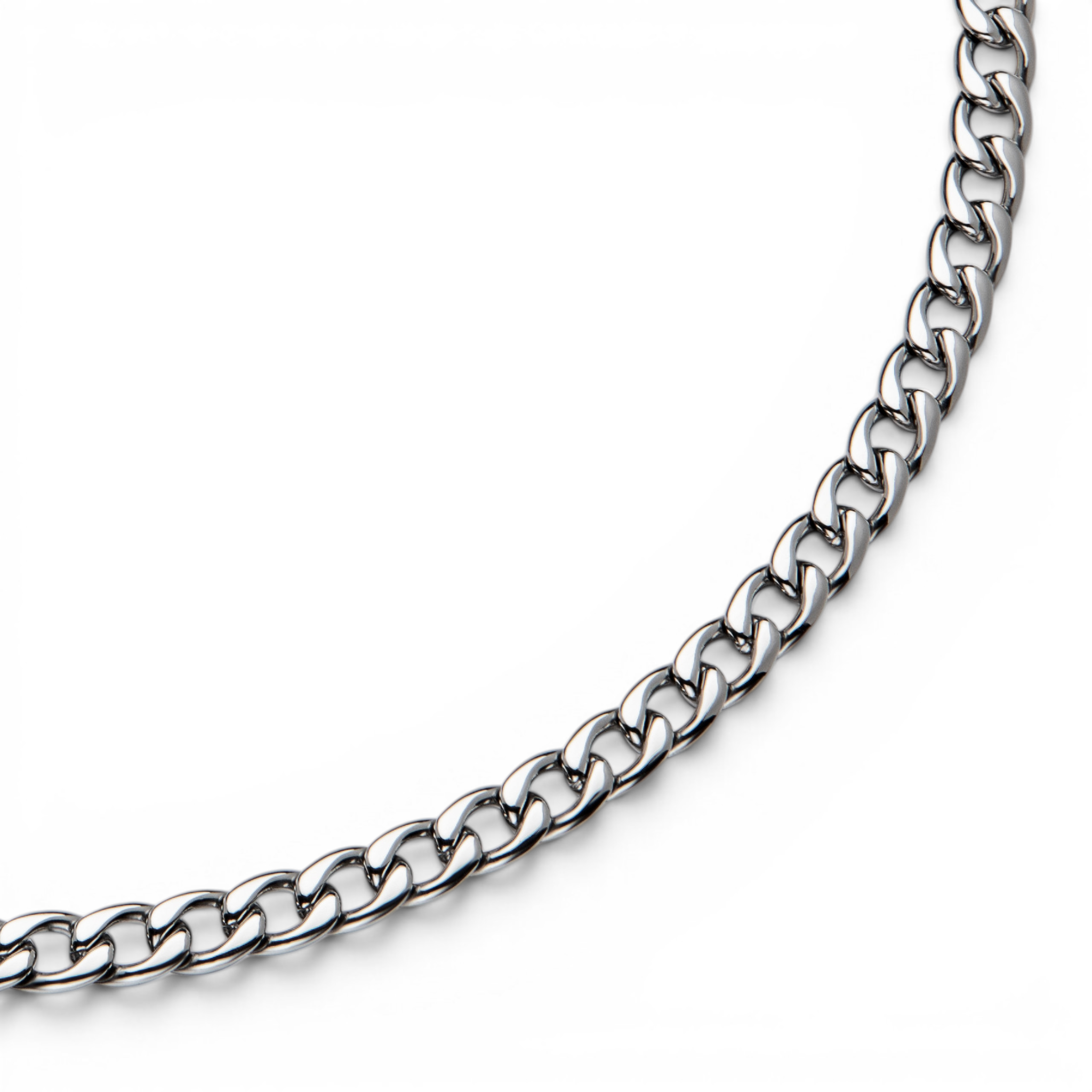 close up of 7mm stainless steel curb chain links showing matte and polished finish