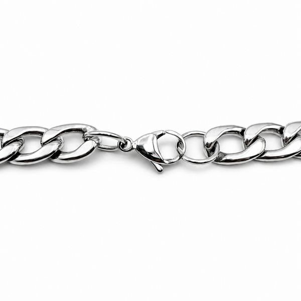 Stainless steel curb chain necklace clasp detail secure fastening
