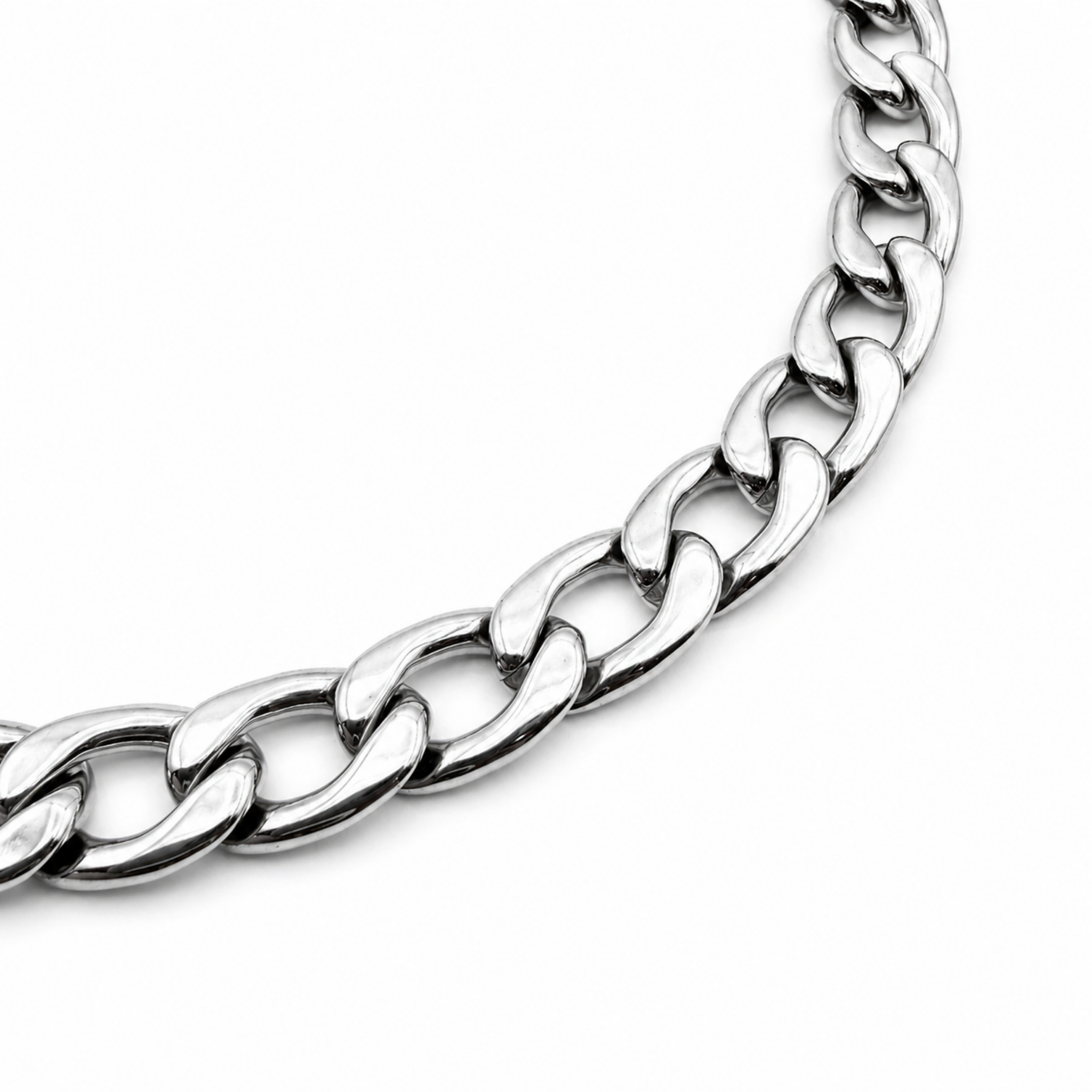 Close up of 9.5mm stainless steel curb chain links polished finish