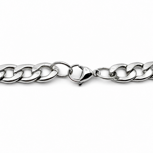 Stainless steel curb chain necklace clasp detail secure fastening